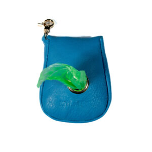 Poop bag in pelle celeste