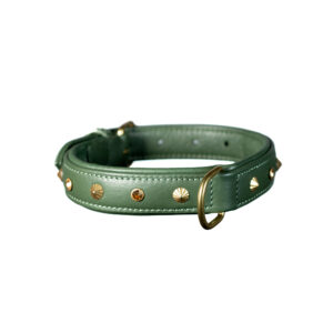 Collare in pelle verde con borchie oro e cristalli topaz