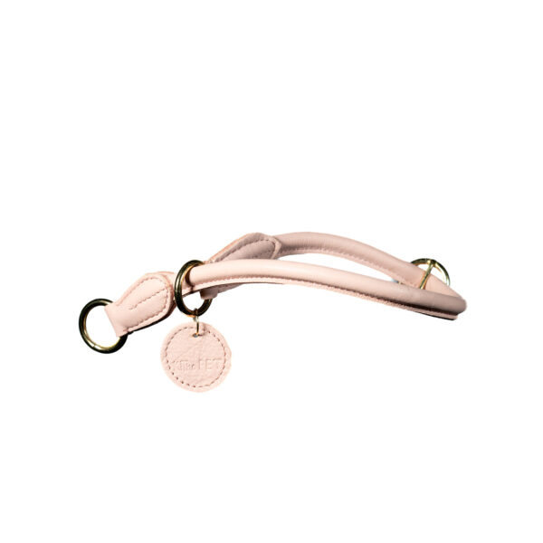 Collare tondo in pelle rosa chiaro a semi-strozzo